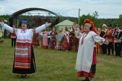 4 июня в Хотынецком районе прошел XXIV Международный фольклорный праздник «Троицкие хороводы в Орловском полесье»