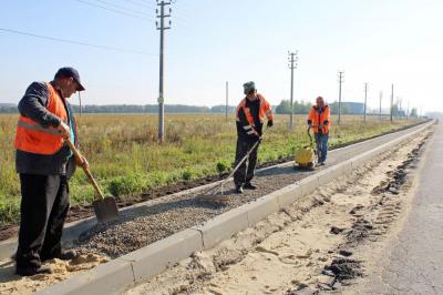 Завершается строительство тротуара на улице Школьной, пешеходная дорожка ведет к ОАО «Промцеолит»