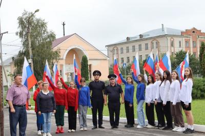 Хотынецкий район присоединился к акции «Торжественное поднятие флага Российской Федерации»